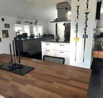 * Modernisiertes Zweifamilienhaus mit großem Grundstück * - Unlingen