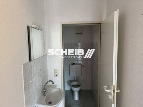 eins der beiden WCs - 