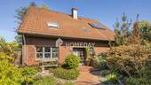 Außenansicht 3 - Großzügiges EFH mit Empore, Loggia, Sommergarten, großem Grundstück und Garage in Fedderwarden