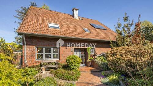 Außenansicht 3 - Großzügiges EFH mit Empore, Loggia, Sommergarten, großem Grundstück und Garage in Fedderwarden