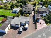 DJI_20260421140404_0131_D - Großes Einfamilienhaus mit 5 Garagen und idyllischem Garten auf 1945 m² Grundstück im schönen Langen
