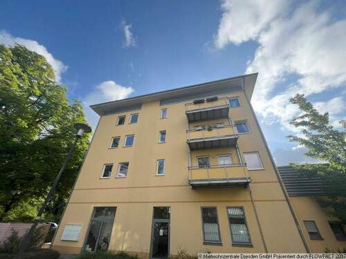 Hausansicht - Schöne und moderne 2-Raum Wohnung mit Badewanne in Johannstadt !!! - 