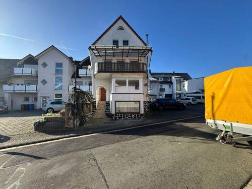 Vorderansicht Haus 3 - 1 Zimmer Mehrfamilienhaus, Wohnhaus in Weilburg/Gaudernbach