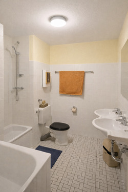 Bad - Etagenwohnung mit 83,00 m&sup2; in Hannover zum Kaufen