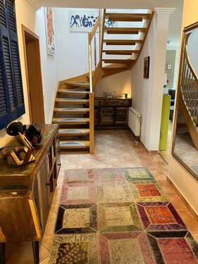 EG Flur und Treppenhaus - 6 Zimmer Einfamilienhaus in Udenheim