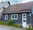 Straßenansicht - Kleines Einfamilienhaus in Oberweißbach