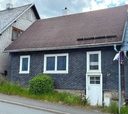 Straßenansicht - Kleines Einfamilienhaus in Oberweißbach