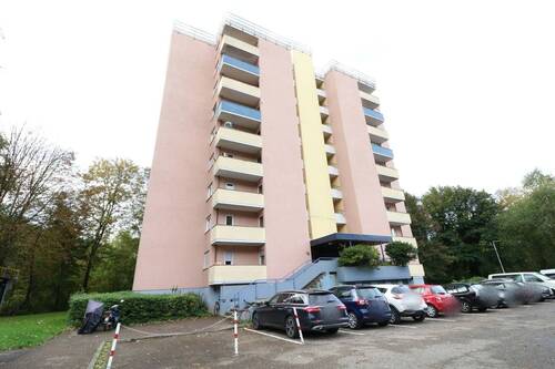 Haus Strassenansicht - Gut geschnittene 3-Zimmer Stadtwohnung in ruhiger Gegend mit Loggia