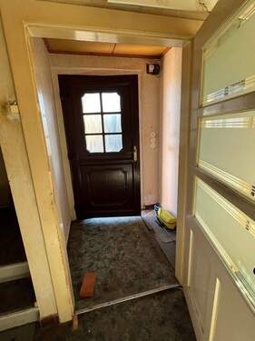 Hauseingang/Windfang - 5 Zimmer Einfamilienhaus zum Kaufen in Bernburg