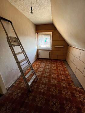 Zimmer im Dachgeschoss - 