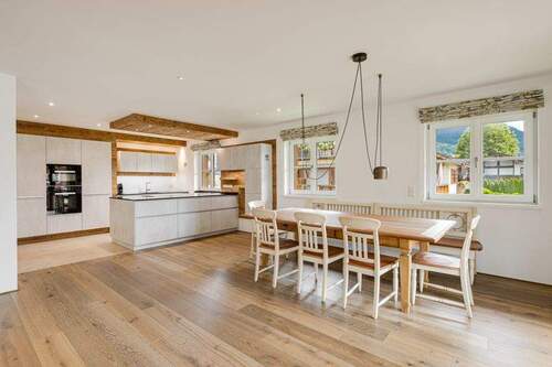 Küche mit Essbereich - 5 Zimmer Etagenwohnung in Rottach-Egern