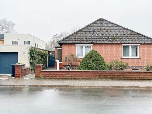 Hausansicht - Bungalow mit idyllischem Garten - Ihr persönliches Paradies zum Wohlfühlen