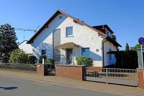 Frontansicht, Stellplatz - 1 Zimmer Einfamilienhaus in Maintal