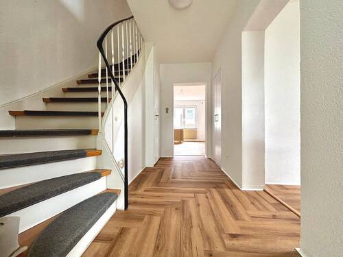 Flur EG - 6 Zimmer Reihenendhaus zum Kaufen in Balingen