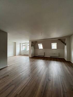 Wohnzimmer mit Blick zur Küche.JPG - 