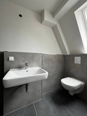 Bad.JPG - Etagenwohnung mit 75,40 m² in Görlitz zur Miete