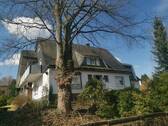 Titelbild - Geräumiges 2-Familienhaus in ruhiger Ortslage - 9 Zimmer - 3 Garagen - Werkstatt - Wintergarten