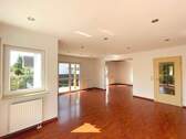 Zimmer 1 - Ansicht 2 (EG).jpg - 6 Zimmer Mehrfamilienhaus, Wohnhaus in Teltow