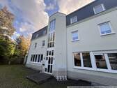 Hauseingang - Tolle 2-Raum Dachgeschosswohnung in Strehlen !!! - 2 Zimmer Etagenwohnung zum Kaufen in Dresden