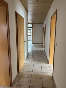 Flur.jpg - Etagenwohnung mit 115,00 m² in Pleinfeld zur Miete