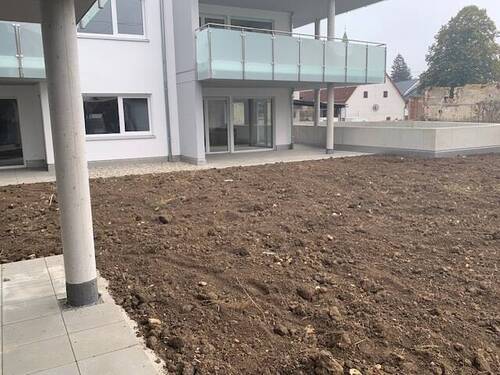 Großzügige sonnige Terrasse - 