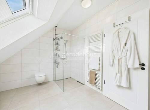 CAM03818G0-PR0072-STILL014-003.jpg - 