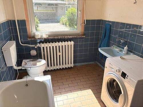 Bad mit Wanne - 