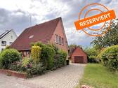 Titelbild reserviert - *RESERVIERT* -Provisionsfrei für Käufer- Kompaktes Wohnen auf großem Grundstück in Lohne