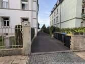 Einfahrt - Schöne 3-Raum Wohnung mit Bdewanne in Löäbtau !!! - Etagenwohnung zum Kaufen in Dresden