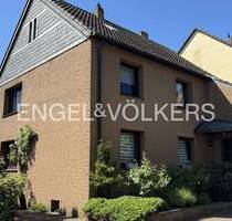 Ein- bzw. Zweifamilienhaus: Gute Gelegenheit für Haus- und Gartenliebhaber - Hilden