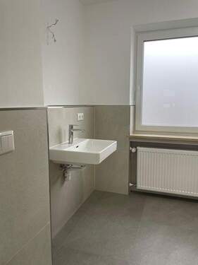 Badezimmer OG - Reihenendhaus mit 110,00 m&sup2; in Taufkirchen zur Miete