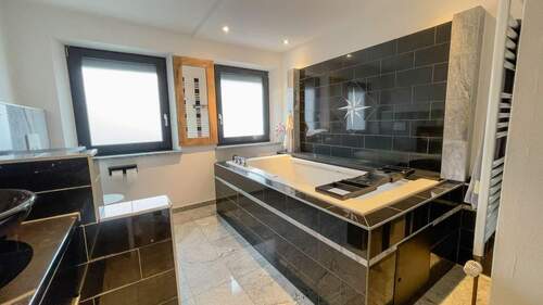 Wohnung Nr. 1 - Mehrfamilienhaus, Wohnhaus mit 243,00 m&sup2; in Rosenheim zum Kaufen