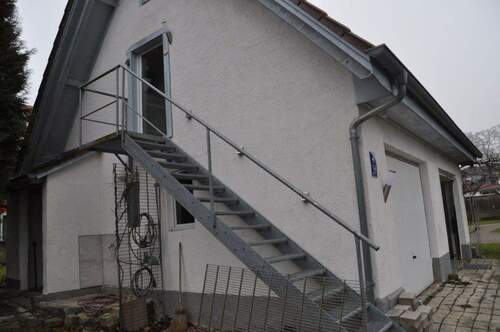 Doppelgarage mit Aufgang - 