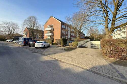 Außenansicht / Straße / Garage - 