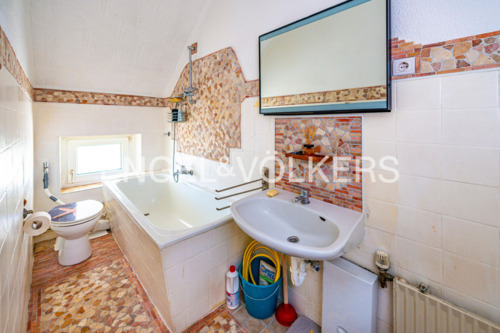 Wannenbad im mediterranen Stil - 