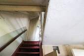 Holztreppe ins Dachgeschoss - 