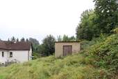 Schuppen und Nachbarbebauung - 