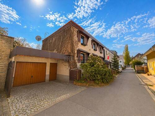 Außenbereich - Attraktives Reihenendhaus mit zwei Einheiten, Garten und Wellnessbereich