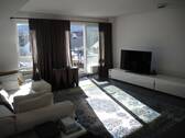 Obere Wohnung mit Balkon - 
