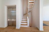 Lift und Treppe EG - W1 - 