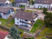 Drohnenbild - Vielseitiges Einfamilienhaus in idyllischer Lage - perfekt für Familien oder mehrere Generationen
