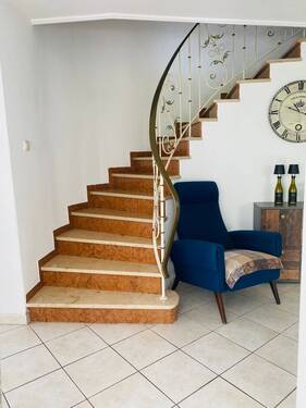 Treppe Blick vom EG.jpg - 