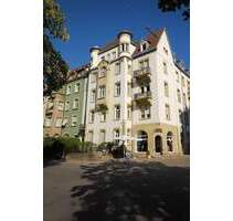 Seltene Gelegenheit am Gutenbergplatz: Hochwertig ausgestattete 3-Zimmer Wohnung im Altbaustil mit Balkon zu verkaufen - Karlsruhe Weststadt