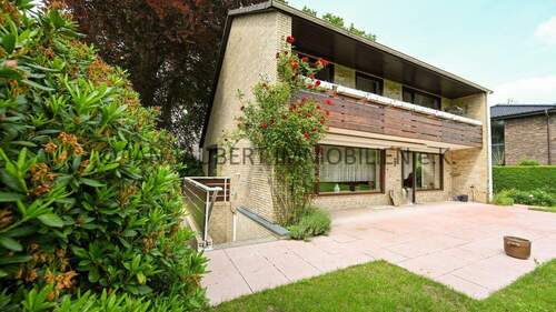 mit Kelleraussentreppe - 