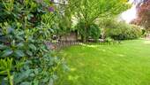 mit Gartenhaus - 