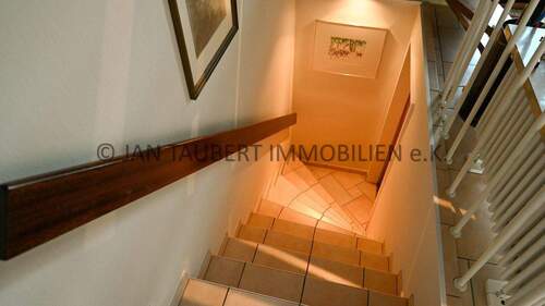 Treppe ins Untergeschoss - 