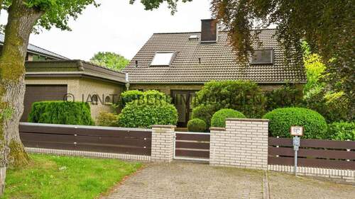 Ansicht Straße - Einfamilienhaus mit 140,00 m&sup2; in Hamburg zum Kaufen