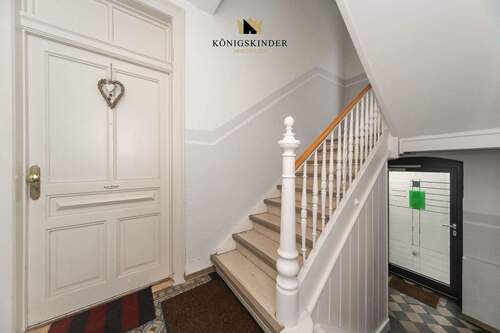 Treppenhaus - 3 Zimmer Etagenwohnung zum Kaufen in Stuttgart