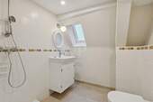 Dachgeschoss Badezimmer - 