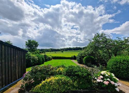 Garten - Blick ins Grüne - Einfamilienhaus mit Garage und schönem Grundstück in guter Lage